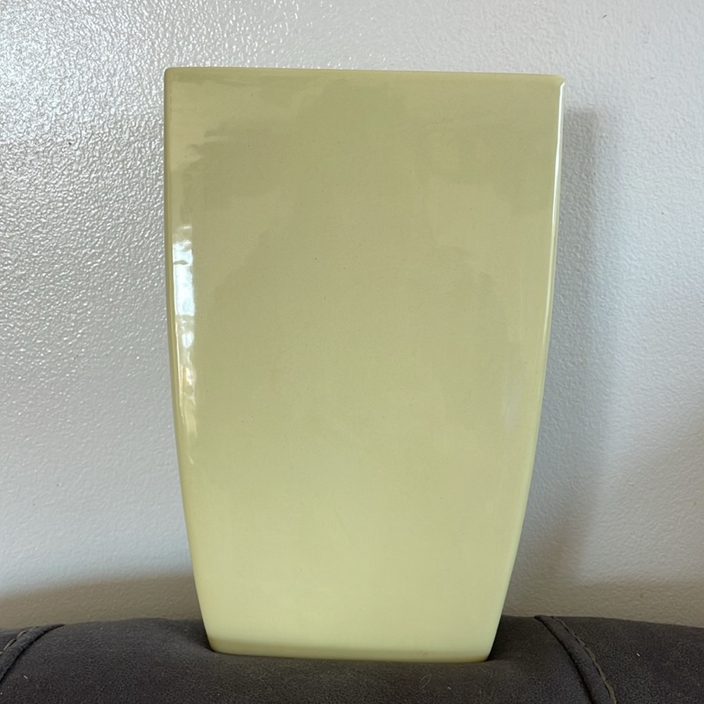 Red Envelope Pistachio Green Rectangular Vase Pre-Owned (2) - Picture 5 of 6